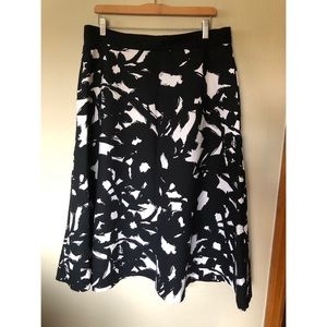 Ann Taylor Black and White Floral Midi Skirt S.16